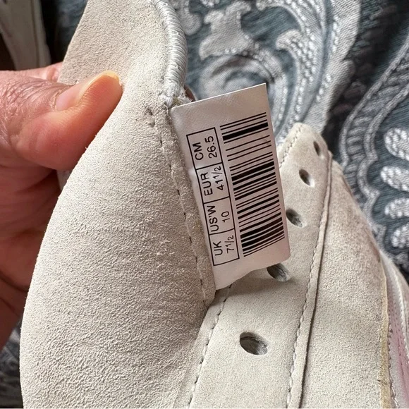 Puma Classic Suede Sneakers in Light Beige and Off-White - Picture 6 of 7